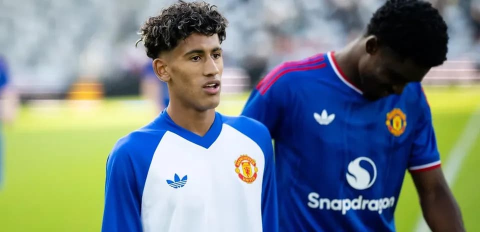 Игроки Manchester United перед матчем на поле