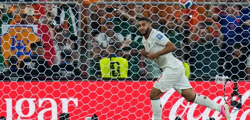 Игрок Марокко празднует гол в ворота