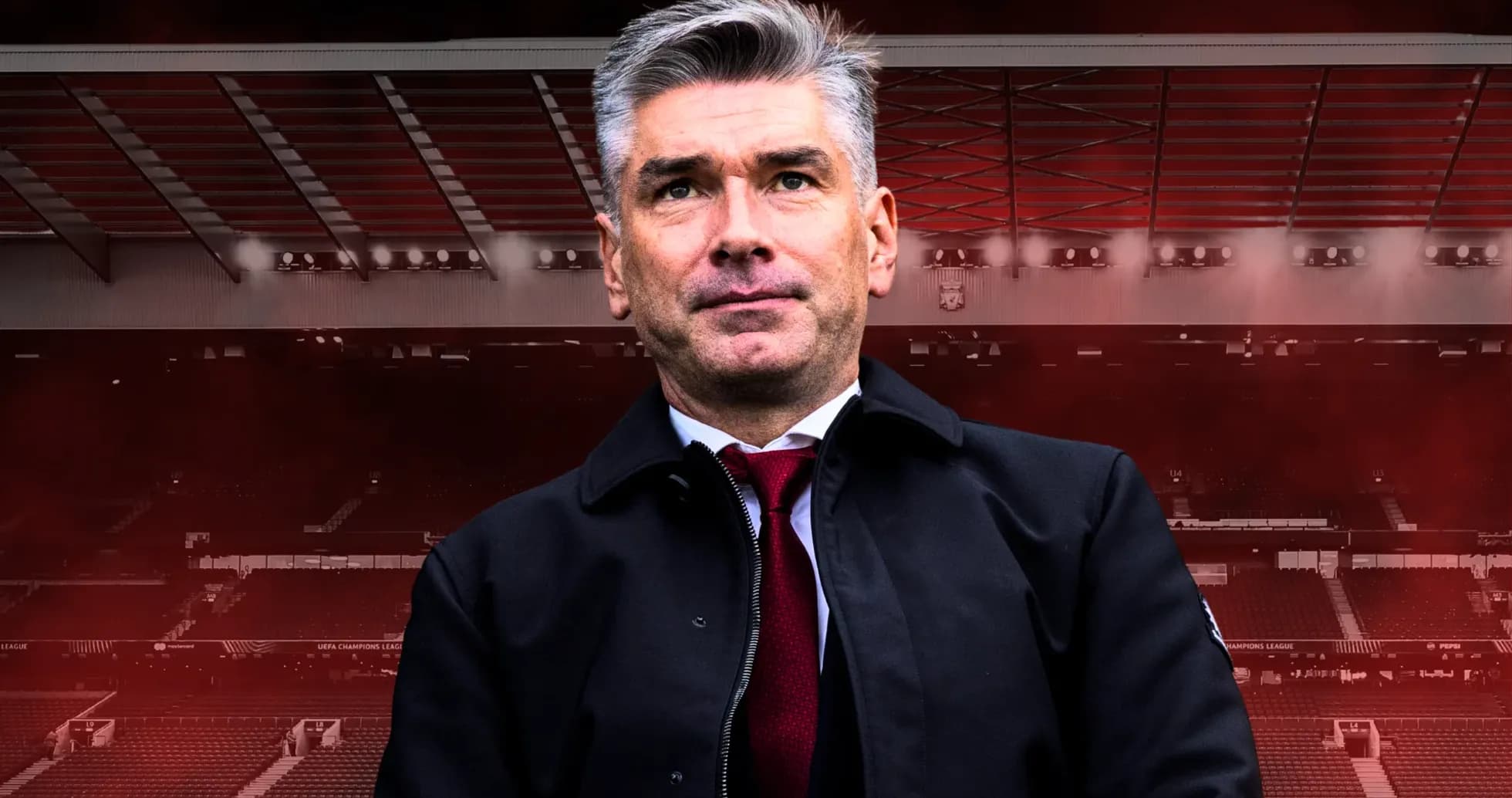 Тренер на фоне стадиона во время матча