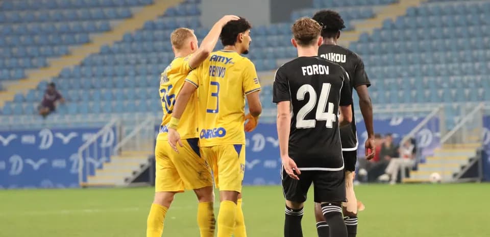 Игроки Мaccabi Tel Aviv на поле во время матча