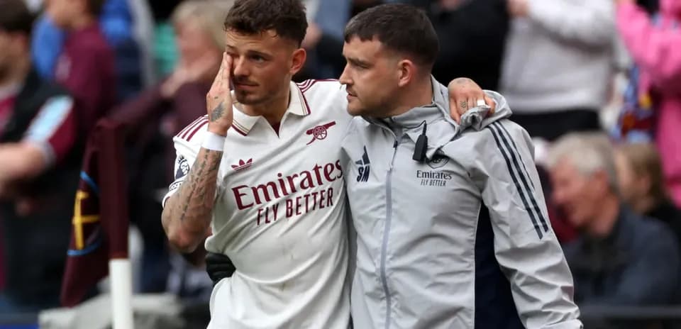 Игроки Arsenal покидают поле после матча
