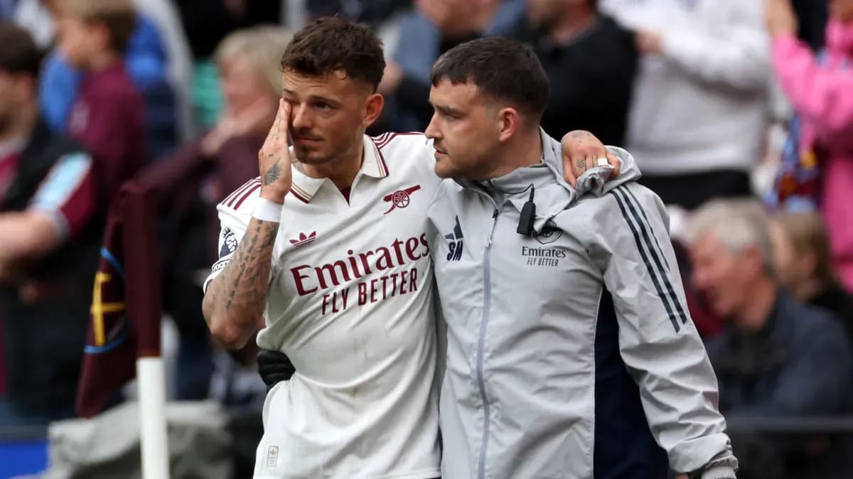 Игроки Arsenal покидают поле после матча