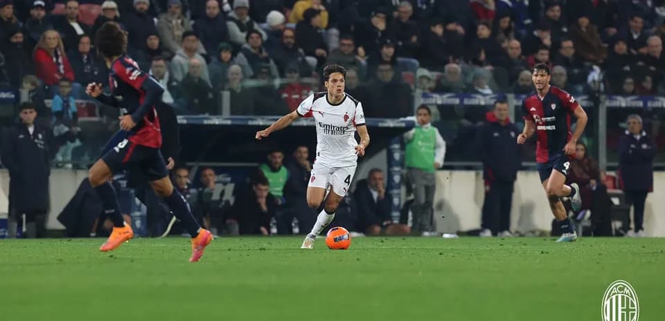 Игроки AC Milan и Cagliari на поле