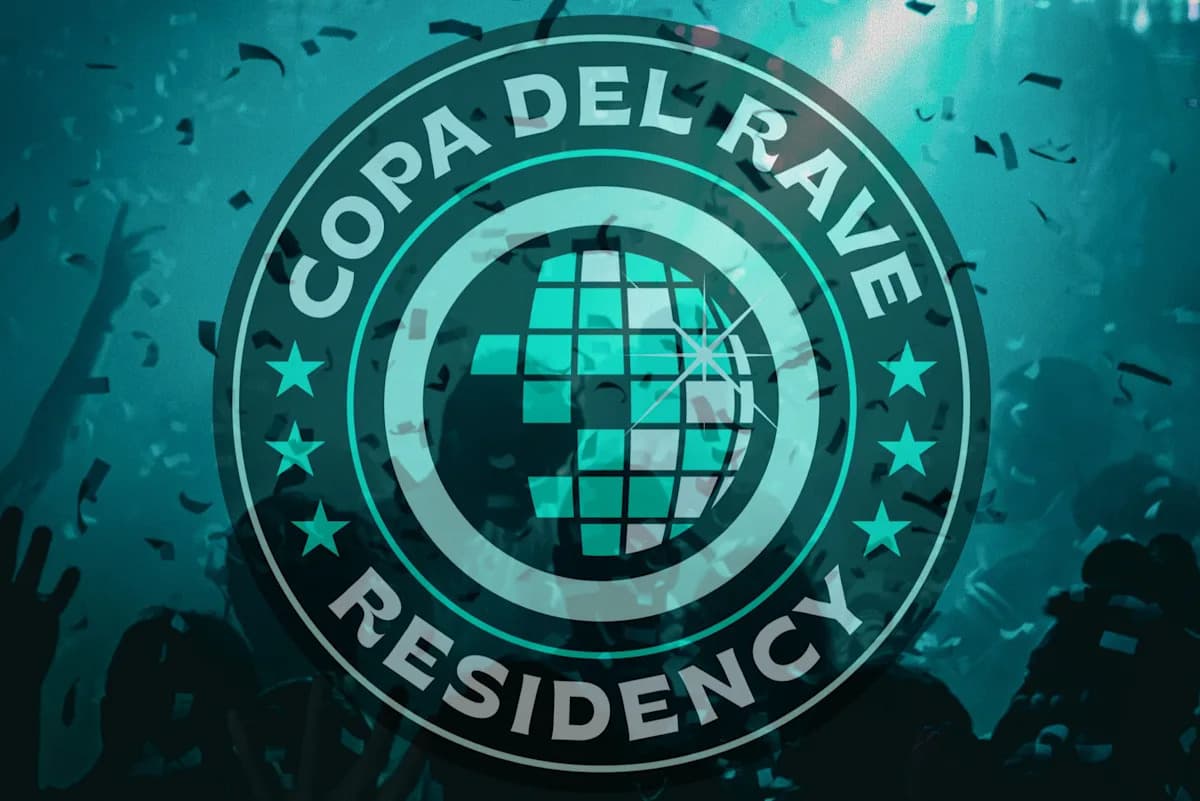 Логотип Copa del Rave Residency на фоне вечеринки