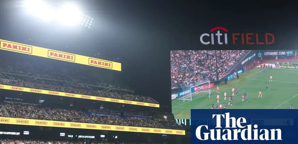Матч по футболу на стадионе Citi Field