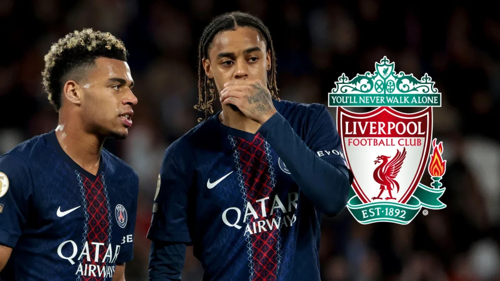 Игроки PSG обсуждают тактику во время матча