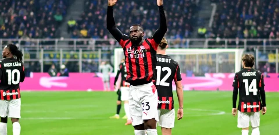 Игроки AC Milan на поле во время матча