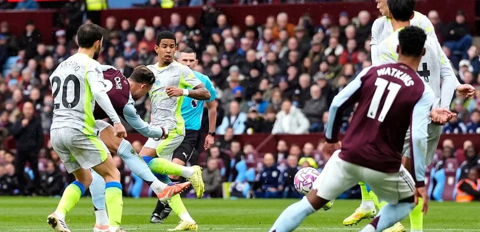 Момент игры Манчестер Сити против Астон Виллы