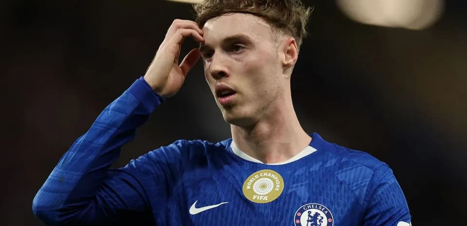 Игрок Chelsea задумался во время матча