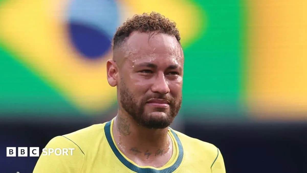 Игрок Бразилии Neymar после матча на стадионе