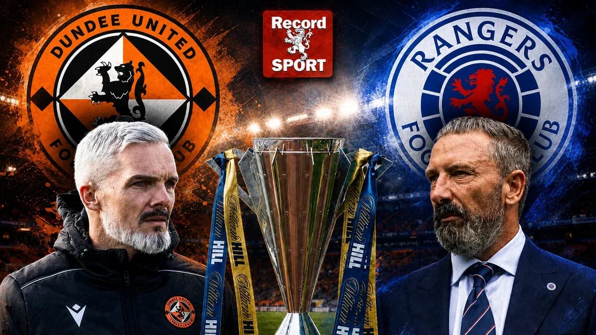 Тренеры Dundee United и Rangers с трофеем турнира