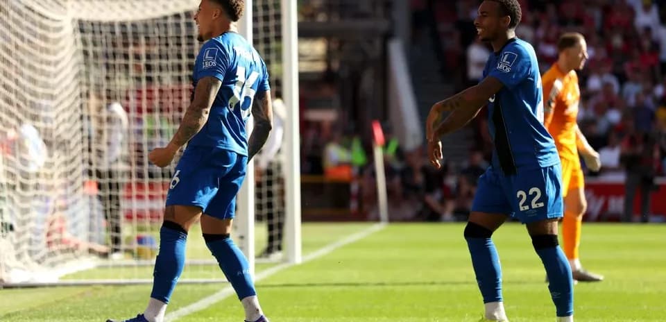 Игроки Bournemouth празднуют гол на матче