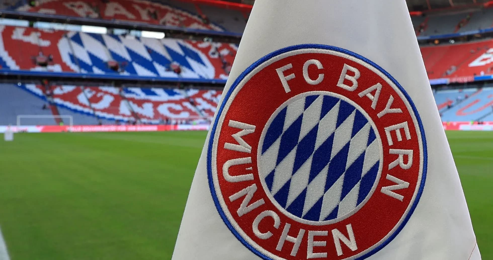 Флаг FC Bayern München на стадионе Флаг FC Bayern München на стадионе